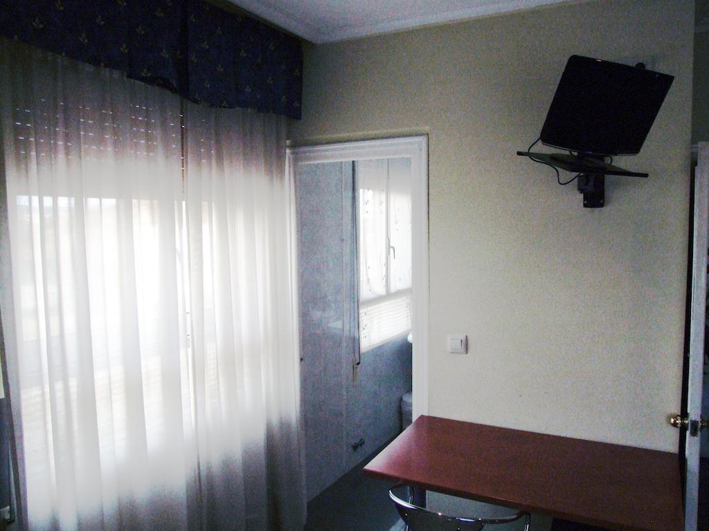 Hostal El Botero Monreal del Campo Esterno foto