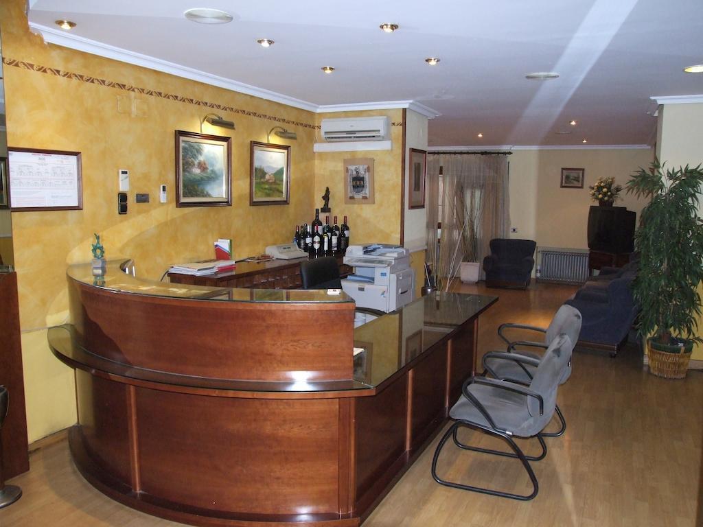 Hostal El Botero Monreal del Campo Esterno foto