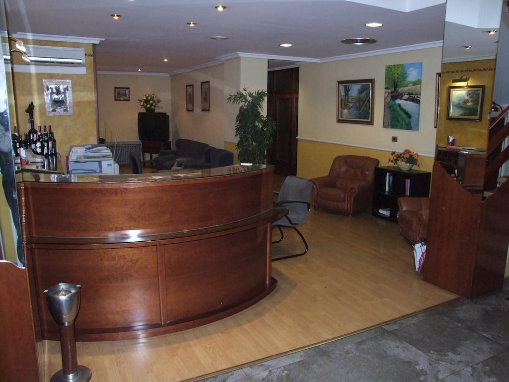 Hostal El Botero Monreal del Campo Esterno foto