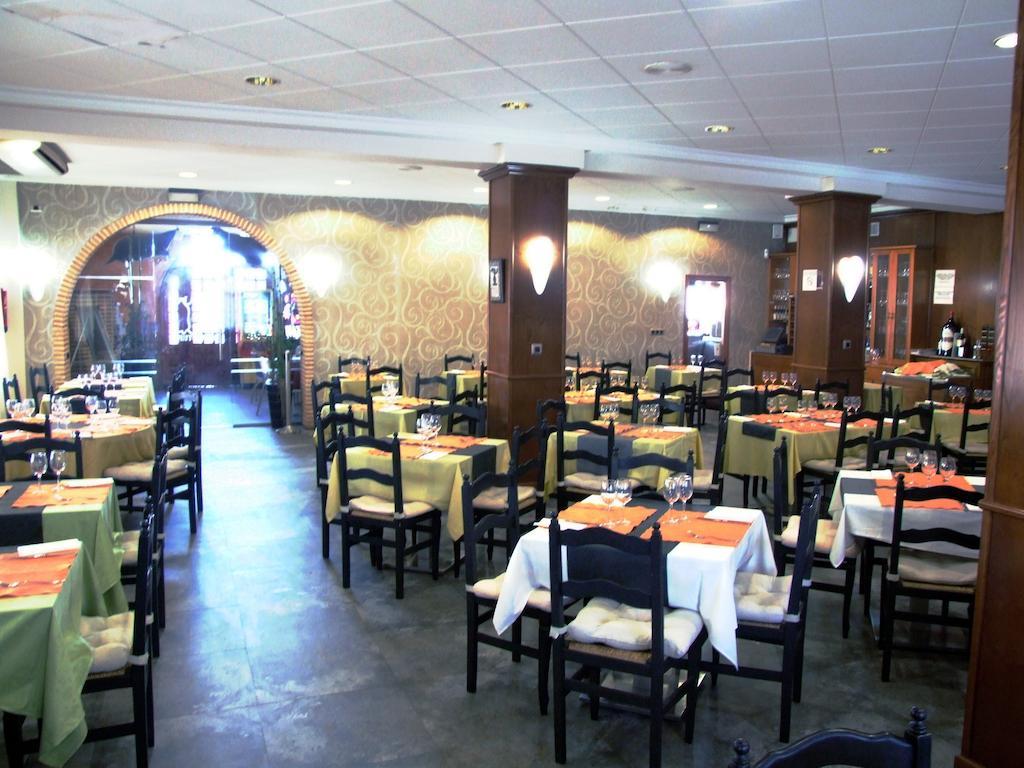 Hostal El Botero Monreal del Campo Esterno foto
