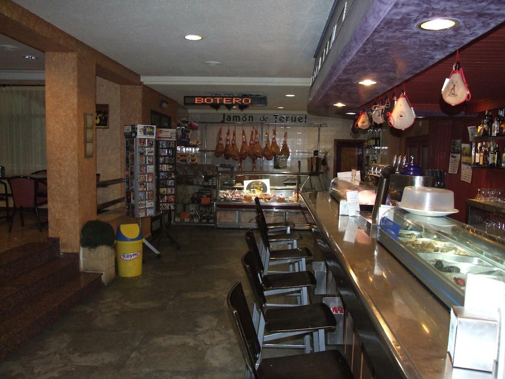 Hostal El Botero Monreal del Campo Esterno foto